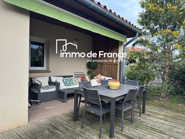 Bâtiment plain-pied modulable de 300 m² avec appartement T3 et local professionnel sur 2353 m² de terrain