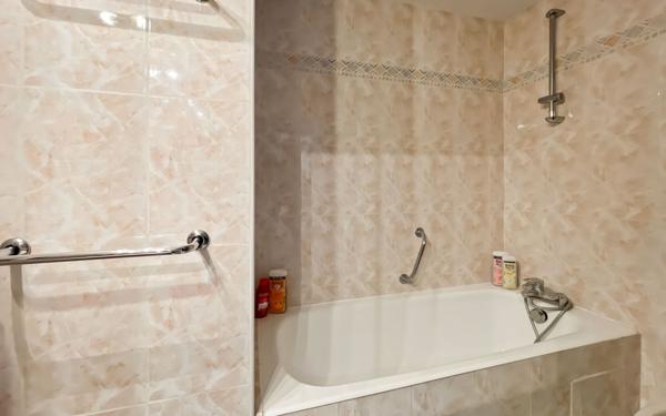 Appartement à vendre    3 pièces • 46,48 m2 Fréjus