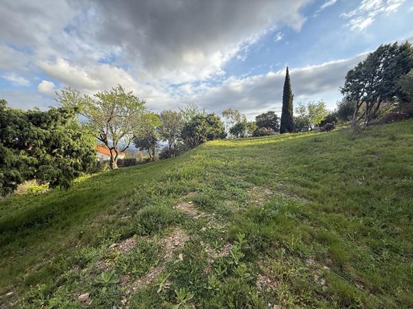 Terrain à batir de 1579 m²