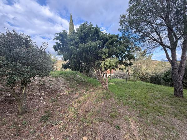 Terrain à batir de 1579 m²