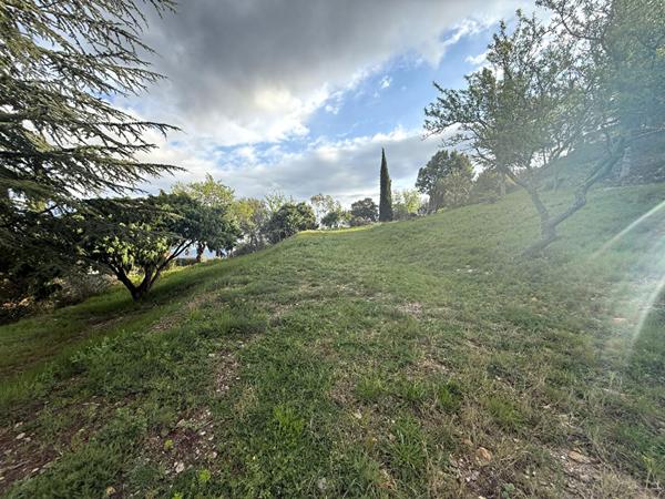 Terrain à batir de 1579 m²