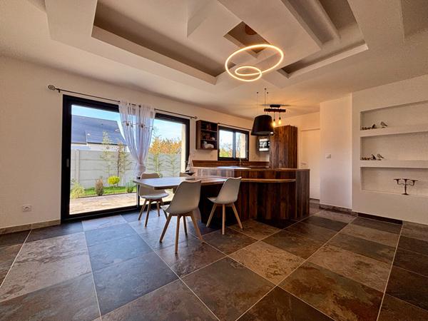 Maison moderne idéalement située