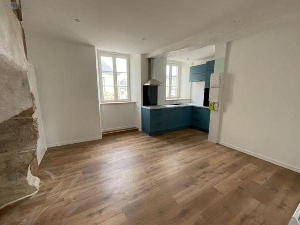 Appartement rénové à vendre à Saint-Pol-de-Léon dans le Finistère (29250), ref : 25257   
Centre ville
