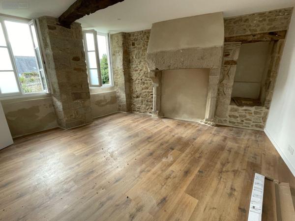 Appartement rénové à vendre à Saint-Pol-de-Léon dans le Finistère (29250), ref : 25257   
Centre ville