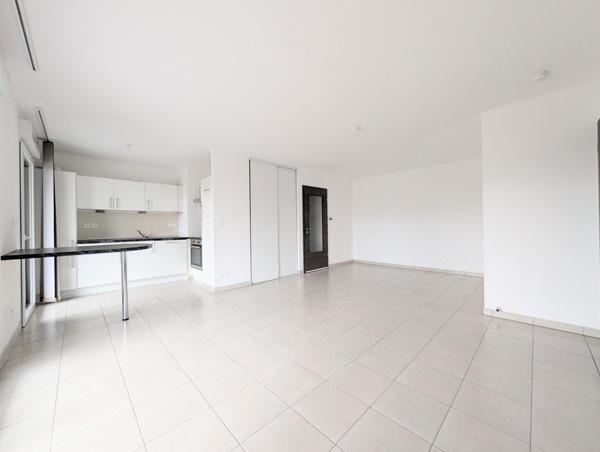superbe 3p de 66m² avec terrasse de 51m² et jardin de 60m², cave et parking privé