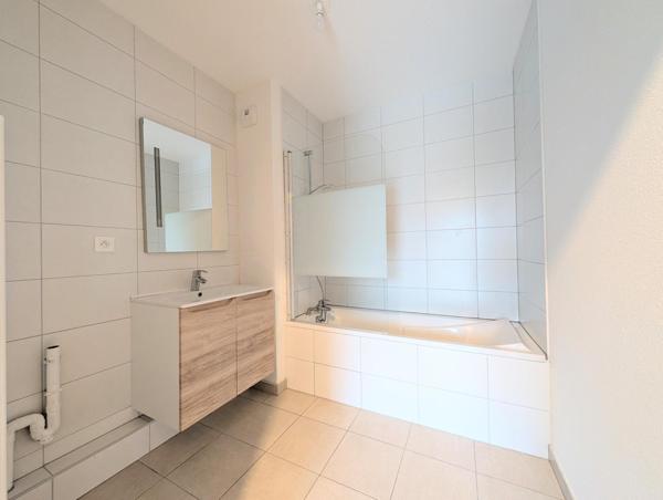 superbe 3p de 66m² avec terrasse de 51m² et jardin de 60m², cave et parking privé