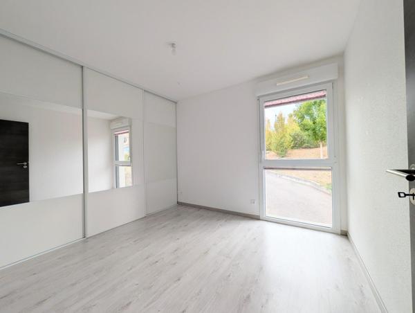 superbe 3p de 66m² avec terrasse de 51m² et jardin de 60m², cave et parking privé