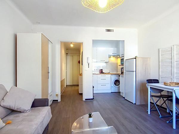 APPARTEMENT DE TYPE F1 RUE D'ANTIBES