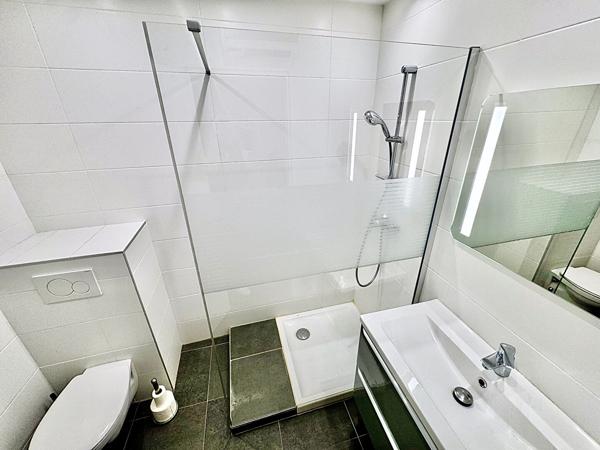 APPARTEMENT DE TYPE F1 RUE D'ANTIBES