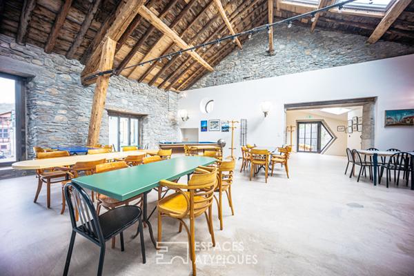 Maison d’hôtes haut-de-gamme et son bistrot rénovés par un architecte en Ariège sur le GR10