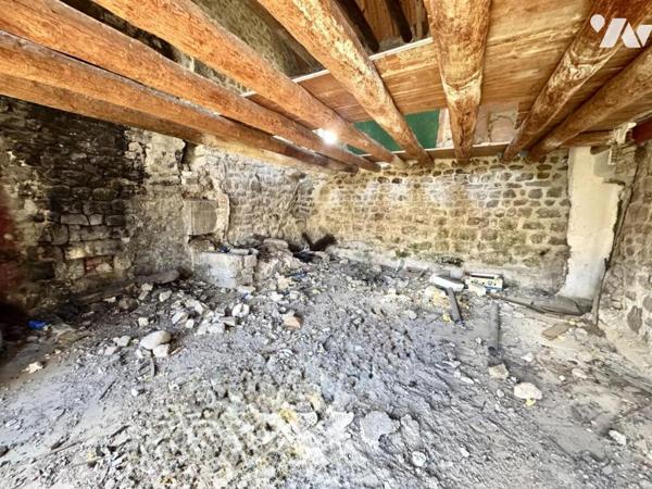 CORPS DE FERME EN PIERRE À RÉNOVER (LA FAGE-SAINT-JULIEN - 48)