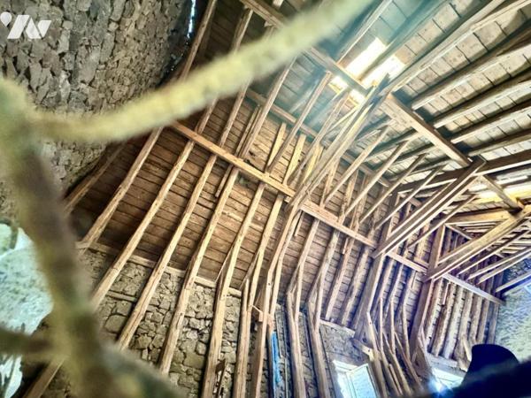 CORPS DE FERME EN PIERRE À RÉNOVER (LA FAGE-SAINT-JULIEN - 48)