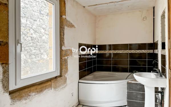 Maison à vendre    5 pièces •  Montmarault