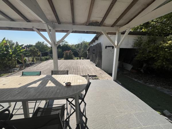 Maison sur 2 niveaux d'environ 146 M2 avec garage, terrasses sur 1610 M2