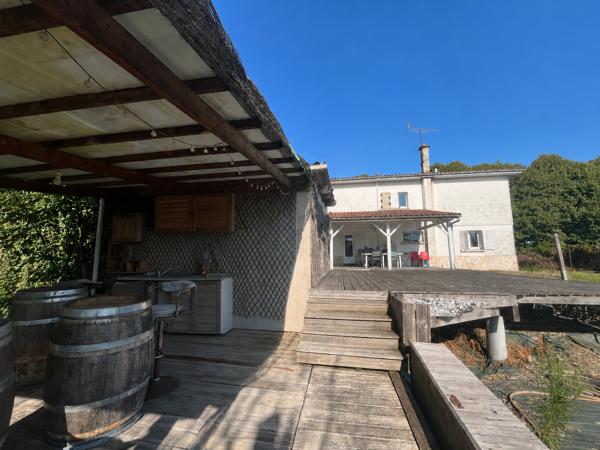 Maison sur 2 niveaux d'environ 146 M2 avec garage, terrasses sur 1610 M2