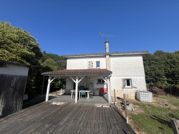 Maison sur 2 niveaux d'environ 146 M2 avec garage, terrasses sur 1610 M2