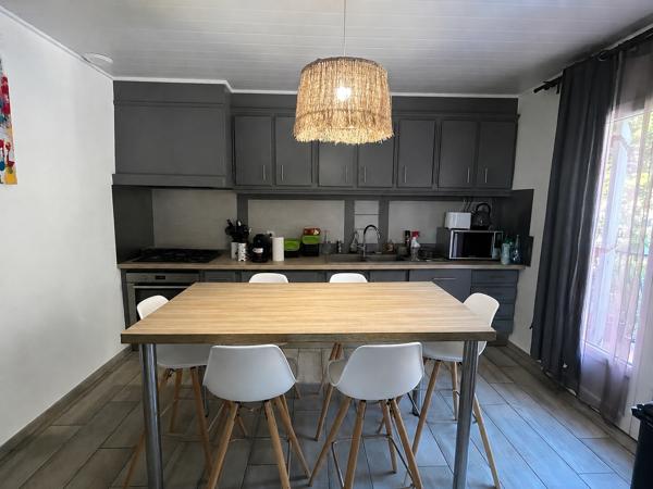 Maison sur 2 niveaux d'environ 146 M2 avec garage, terrasses sur 1610 M2