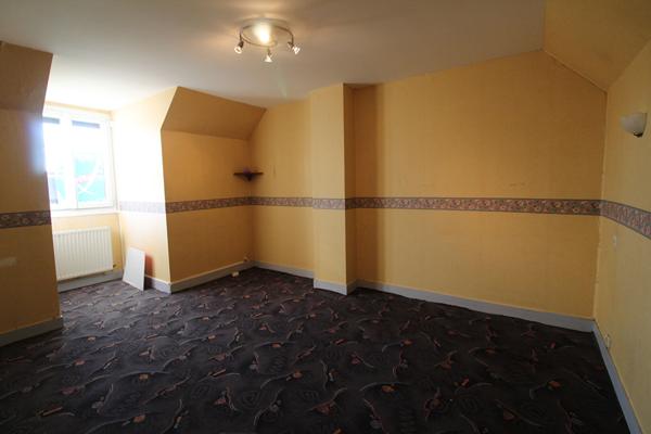 MAISON 120 M² AVEC BORD DE RIVIÈRE