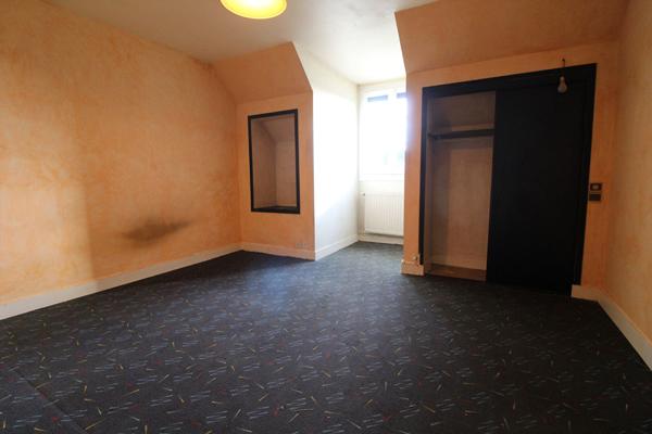 MAISON 120 M² AVEC BORD DE RIVIÈRE