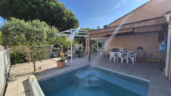 A VENDRE VILLA TROIS FACES DE 100M² A SAINT CYPRIEN PLAGE - SECTEUR AYGUAL - TROIS CHAMBRES - CLIMATISATION REVERSIBLE - PISCINE - PROCHE DE TOUS LES COMMERCES ET DES PLAGES A PIED.

Cette villa, située en impasse, sur un secteur calme et recherché, se compose en rez-de-chaussée d'une cuisine aménagée indépendante qui s'ouvre sur une véranda en guise de salon-séjour climatisé, de deux chambres, d'un toilette indépendant, et d'une salle d'eau.
L'ancien garage avec sa baie vitrée vous offre sa suite parentale avec sa salle de bain, son toilette et son dressing. Possibilité de stockage,ou bien d'une activité professionnelle de façon indépendante.
L'étage au volume exceptionnel vous propose une troisième chambre dotée de sa salle d'eau et de son toilette.
Vous apprécierez ses extérieurs garce à sa terrasse dès le seuil de la maison, mais aussi sa seconde terrasse avec sa pergola aux abord de sa micro piscine chauffée et sécurisée avec son traitement d'eau automatique. Moments de farniente et de détente garantis en famille ou entre amis.
Le stationnement est prévu devant la maison.
Cette villa, sans aucun travaux à prévoir, sera idéale pour votre résidence secondaire ou principale, et parfaite pour un investissement locatif.

Les + : pas de travaux à prévoir, climatisation réversible, piscine récente sans contrainte automatisée, pas de syndic, pas de charges, la vie en plain-pied, en impasse.

Je reste à votre disposition pour toutes informations.