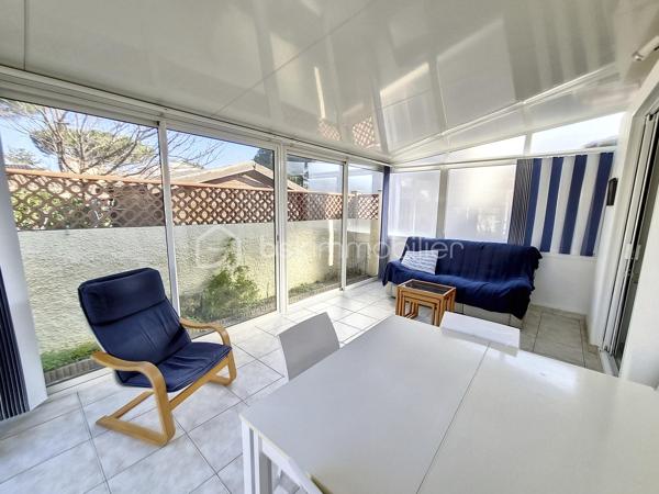 A VENDRE VILLA TROIS FACES DE 100M² A SAINT CYPRIEN PLAGE - SECTEUR AYGUAL - TROIS CHAMBRES - CLIMATISATION REVERSIBLE - PISCINE - PROCHE DE TOUS LES COMMERCES ET DES PLAGES A PIED.

Cette villa, située en impasse, sur un secteur calme et recherché, se compose en rez-de-chaussée d'une cuisine aménagée indépendante qui s'ouvre sur une véranda en guise de salon-séjour climatisé, de deux chambres, d'un toilette indépendant, et d'une salle d'eau.
L'ancien garage avec sa baie vitrée vous offre sa suite parentale avec sa salle de bain, son toilette et son dressing. Possibilité de stockage,ou bien d'une activité professionnelle de façon indépendante.
L'étage au volume exceptionnel vous propose une troisième chambre dotée de sa salle d'eau et de son toilette.
Vous apprécierez ses extérieurs garce à sa terrasse dès le seuil de la maison, mais aussi sa seconde terrasse avec sa pergola aux abord de sa micro piscine chauffée et sécurisée avec son traitement d'eau automatique. Moments de farniente et de détente garantis en famille ou entre amis.
Le stationnement est prévu devant la maison.
Cette villa, sans aucun travaux à prévoir, sera idéale pour votre résidence secondaire ou principale, et parfaite pour un investissement locatif.

Les + : pas de travaux à prévoir, climatisation réversible, piscine récente sans contrainte automatisée, pas de syndic, pas de charges, la vie en plain-pied, en impasse.

Je reste à votre disposition pour toutes informations.