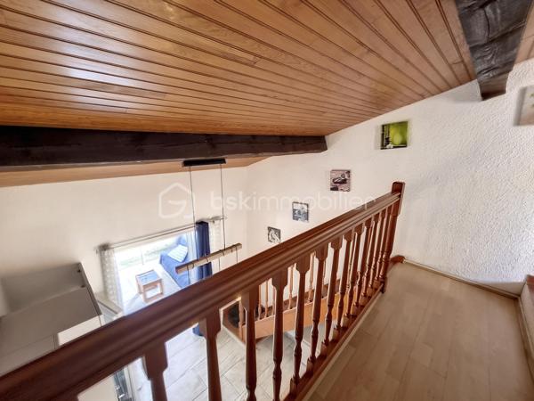 A VENDRE VILLA TROIS FACES DE 100M² A SAINT CYPRIEN PLAGE - SECTEUR AYGUAL - TROIS CHAMBRES - CLIMATISATION REVERSIBLE - PISCINE - PROCHE DE TOUS LES COMMERCES ET DES PLAGES A PIED.

Cette villa, située en impasse, sur un secteur calme et recherché, se compose en rez-de-chaussée d'une cuisine aménagée indépendante qui s'ouvre sur une véranda en guise de salon-séjour climatisé, de deux chambres, d'un toilette indépendant, et d'une salle d'eau.
L'ancien garage avec sa baie vitrée vous offre sa suite parentale avec sa salle de bain, son toilette et son dressing. Possibilité de stockage,ou bien d'une activité professionnelle de façon indépendante.
L'étage au volume exceptionnel vous propose une troisième chambre dotée de sa salle d'eau et de son toilette.
Vous apprécierez ses extérieurs garce à sa terrasse dès le seuil de la maison, mais aussi sa seconde terrasse avec sa pergola aux abord de sa micro piscine chauffée et sécurisée avec son traitement d'eau automatique. Moments de farniente et de détente garantis en famille ou entre amis.
Le stationnement est prévu devant la maison.
Cette villa, sans aucun travaux à prévoir, sera idéale pour votre résidence secondaire ou principale, et parfaite pour un investissement locatif.

Les + : pas de travaux à prévoir, climatisation réversible, piscine récente sans contrainte automatisée, pas de syndic, pas de charges, la vie en plain-pied, en impasse.

Je reste à votre disposition pour toutes informations.