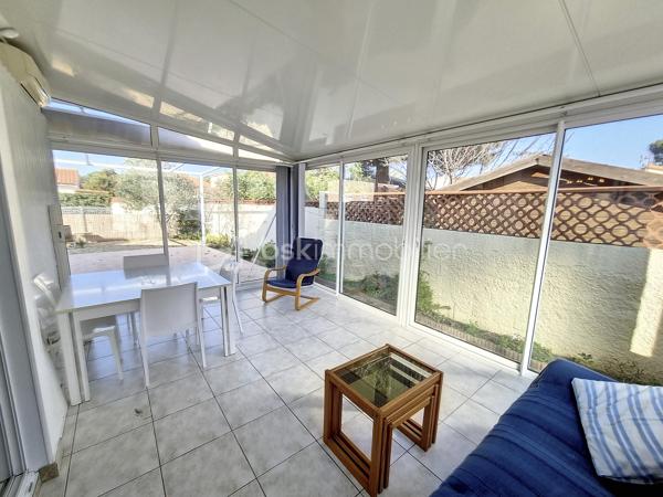 A VENDRE VILLA TROIS FACES DE 100M² A SAINT CYPRIEN PLAGE - SECTEUR AYGUAL - TROIS CHAMBRES - CLIMATISATION REVERSIBLE - PISCINE - PROCHE DE TOUS LES COMMERCES ET DES PLAGES A PIED.

Cette villa, située en impasse, sur un secteur calme et recherché, se compose en rez-de-chaussée d'une cuisine aménagée indépendante qui s'ouvre sur une véranda en guise de salon-séjour climatisé, de deux chambres, d'un toilette indépendant, et d'une salle d'eau.
L'ancien garage avec sa baie vitrée vous offre sa suite parentale avec sa salle de bain, son toilette et son dressing. Possibilité de stockage,ou bien d'une activité professionnelle de façon indépendante.
L'étage au volume exceptionnel vous propose une troisième chambre dotée de sa salle d'eau et de son toilette.
Vous apprécierez ses extérieurs garce à sa terrasse dès le seuil de la maison, mais aussi sa seconde terrasse avec sa pergola aux abord de sa micro piscine chauffée et sécurisée avec son traitement d'eau automatique. Moments de farniente et de détente garantis en famille ou entre amis.
Le stationnement est prévu devant la maison.
Cette villa, sans aucun travaux à prévoir, sera idéale pour votre résidence secondaire ou principale, et parfaite pour un investissement locatif.

Les + : pas de travaux à prévoir, climatisation réversible, piscine récente sans contrainte automatisée, pas de syndic, pas de charges, la vie en plain-pied, en impasse.

Je reste à votre disposition pour toutes informations.