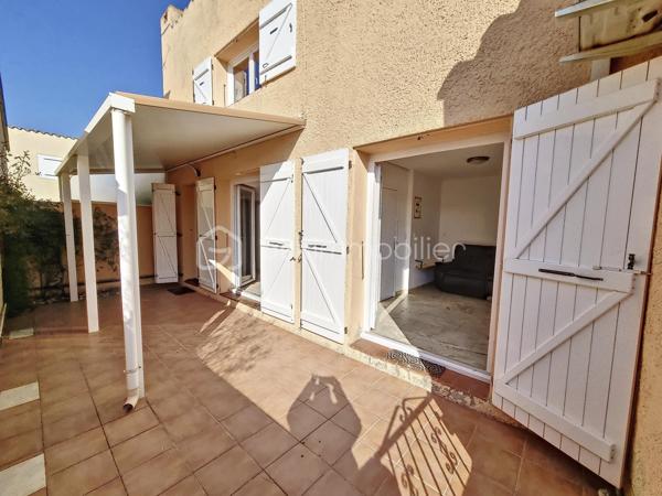 A VENDRE VILLA TROIS FACES DE 100M² A SAINT CYPRIEN PLAGE - SECTEUR AYGUAL - TROIS CHAMBRES - CLIMATISATION REVERSIBLE - PISCINE - PROCHE DE TOUS LES COMMERCES ET DES PLAGES A PIED.

Cette villa, située en impasse, sur un secteur calme et recherché, se compose en rez-de-chaussée d'une cuisine aménagée indépendante qui s'ouvre sur une véranda en guise de salon-séjour climatisé, de deux chambres, d'un toilette indépendant, et d'une salle d'eau.
L'ancien garage avec sa baie vitrée vous offre sa suite parentale avec sa salle de bain, son toilette et son dressing. Possibilité de stockage,ou bien d'une activité professionnelle de façon indépendante.
L'étage au volume exceptionnel vous propose une troisième chambre dotée de sa salle d'eau et de son toilette.
Vous apprécierez ses extérieurs garce à sa terrasse dès le seuil de la maison, mais aussi sa seconde terrasse avec sa pergola aux abord de sa micro piscine chauffée et sécurisée avec son traitement d'eau automatique. Moments de farniente et de détente garantis en famille ou entre amis.
Le stationnement est prévu devant la maison.
Cette villa, sans aucun travaux à prévoir, sera idéale pour votre résidence secondaire ou principale, et parfaite pour un investissement locatif.

Les + : pas de travaux à prévoir, climatisation réversible, piscine récente sans contrainte automatisée, pas de syndic, pas de charges, la vie en plain-pied, en impasse.

Je reste à votre disposition pour toutes informations.