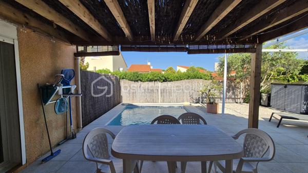 A VENDRE VILLA TROIS FACES DE 100M² A SAINT CYPRIEN PLAGE - SECTEUR AYGUAL - TROIS CHAMBRES - CLIMATISATION REVERSIBLE - PISCINE - PROCHE DE TOUS LES COMMERCES ET DES PLAGES A PIED.

Cette villa, située en impasse, sur un secteur calme et recherché, se compose en rez-de-chaussée d'une cuisine aménagée indépendante qui s'ouvre sur une véranda en guise de salon-séjour climatisé, de deux chambres, d'un toilette indépendant, et d'une salle d'eau.
L'ancien garage avec sa baie vitrée vous offre sa suite parentale avec sa salle de bain, son toilette et son dressing. Possibilité de stockage,ou bien d'une activité professionnelle de façon indépendante.
L'étage au volume exceptionnel vous propose une troisième chambre dotée de sa salle d'eau et de son toilette.
Vous apprécierez ses extérieurs garce à sa terrasse dès le seuil de la maison, mais aussi sa seconde terrasse avec sa pergola aux abord de sa micro piscine chauffée et sécurisée avec son traitement d'eau automatique. Moments de farniente et de détente garantis en famille ou entre amis.
Le stationnement est prévu devant la maison.
Cette villa, sans aucun travaux à prévoir, sera idéale pour votre résidence secondaire ou principale, et parfaite pour un investissement locatif.

Les + : pas de travaux à prévoir, climatisation réversible, piscine récente sans contrainte automatisée, pas de syndic, pas de charges, la vie en plain-pied, en impasse.

Je reste à votre disposition pour toutes informations.
