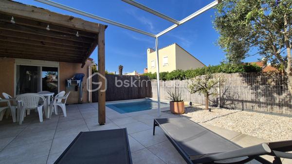 A VENDRE VILLA TROIS FACES DE 100M² A SAINT CYPRIEN PLAGE - SECTEUR AYGUAL - TROIS CHAMBRES - CLIMATISATION REVERSIBLE - PISCINE - PROCHE DE TOUS LES COMMERCES ET DES PLAGES A PIED.

Cette villa, située en impasse, sur un secteur calme et recherché, se compose en rez-de-chaussée d'une cuisine aménagée indépendante qui s'ouvre sur une véranda en guise de salon-séjour climatisé, de deux chambres, d'un toilette indépendant, et d'une salle d'eau.
L'ancien garage avec sa baie vitrée vous offre sa suite parentale avec sa salle de bain, son toilette et son dressing. Possibilité de stockage,ou bien d'une activité professionnelle de façon indépendante.
L'étage au volume exceptionnel vous propose une troisième chambre dotée de sa salle d'eau et de son toilette.
Vous apprécierez ses extérieurs garce à sa terrasse dès le seuil de la maison, mais aussi sa seconde terrasse avec sa pergola aux abord de sa micro piscine chauffée et sécurisée avec son traitement d'eau automatique. Moments de farniente et de détente garantis en famille ou entre amis.
Le stationnement est prévu devant la maison.
Cette villa, sans aucun travaux à prévoir, sera idéale pour votre résidence secondaire ou principale, et parfaite pour un investissement locatif.

Les + : pas de travaux à prévoir, climatisation réversible, piscine récente sans contrainte automatisée, pas de syndic, pas de charges, la vie en plain-pied, en impasse.

Je reste à votre disposition pour toutes informations.