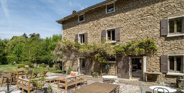 YZERON, Maison de caractère de 368 m² sur 3 758 m² de jardin paysagé avec piscine
