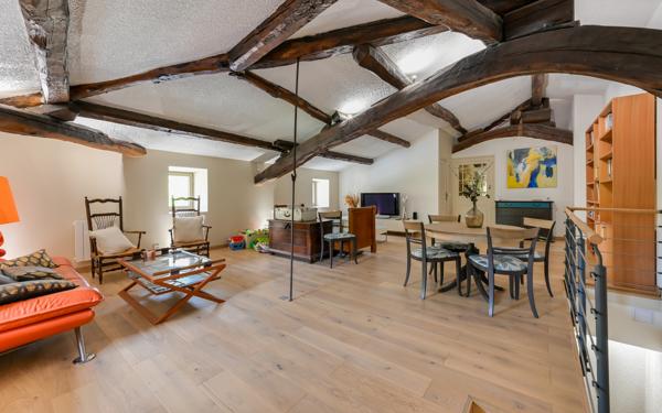 YZERON, Maison de caractère de 368 m² sur 3 758 m² de jardin paysagé avec piscine