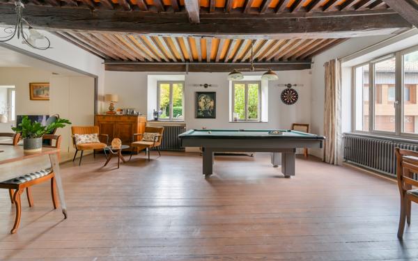 YZERON, Maison de caractère de 368 m² sur 3 758 m² de jardin paysagé avec piscine