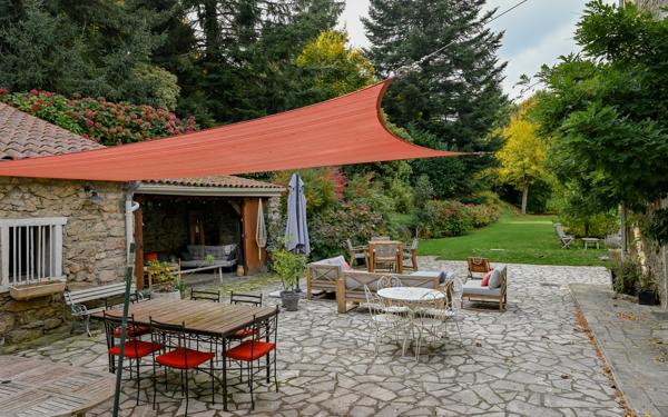 YZERON, Maison de caractère de 368 m² sur 3 758 m² de jardin paysagé avec piscine
