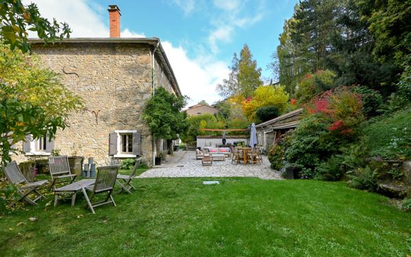 YZERON, Maison de caractère de 368 m² sur 3 758 m² de jardin paysagé avec piscine