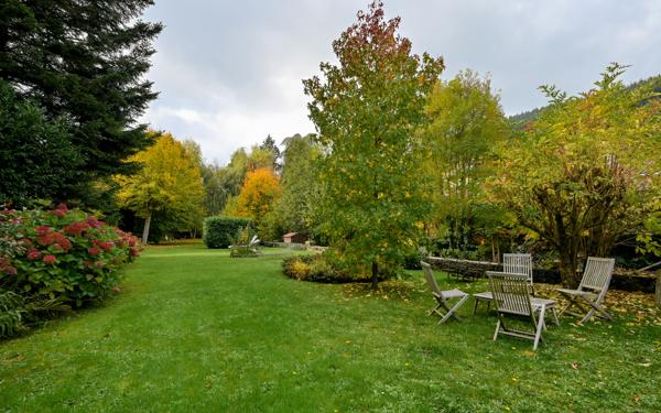 YZERON, Maison de caractère de 368 m² sur 3 758 m² de jardin paysagé avec piscine