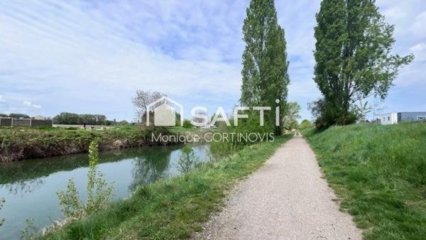 Très jolie appartement 2 pièces d'une superficie de 53m² avec garage et belle terrasse de 18m² situé à village neuf