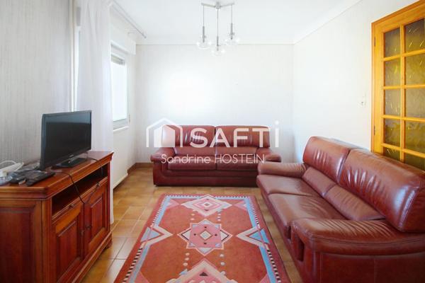 Maison libre 3 côtés avec jardin et 2 garages!