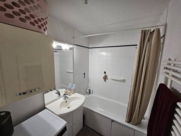 F2 40 m² Vichy proche commodités résidence recente 2008