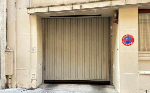Stationnement à louer    12,59 m2 Paris 7