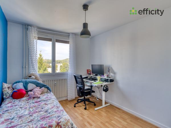 Appartement
         5 pièces
        - 90 m² Exclusivité 170 000 € *