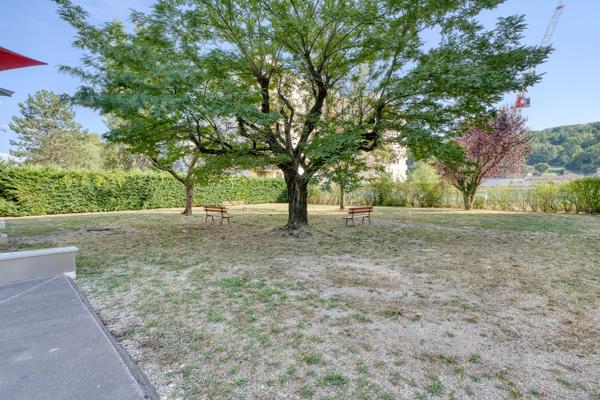 Appartement
         5 pièces
        - 90 m² Exclusivité 170 000 € *