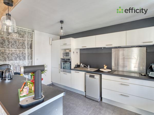 Appartement
         5 pièces
        - 90 m² Exclusivité 170 000 € *