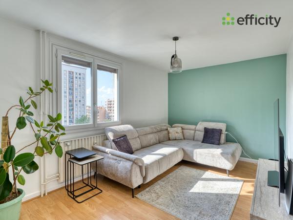 Appartement
         5 pièces
        - 90 m² Exclusivité 170 000 € *