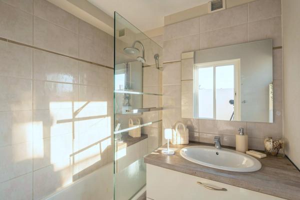 Appartement
         5 pièces
        - 90 m² Exclusivité 170 000 € *