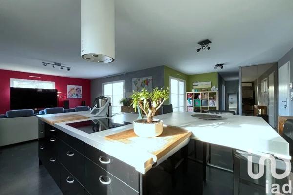 Maison 5 pièces de 105 m² à Mios (33380)