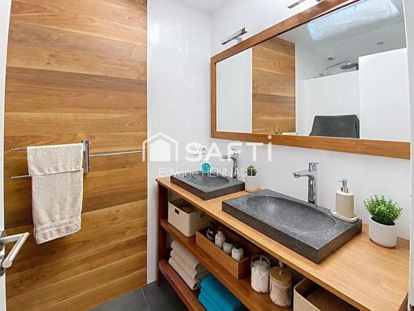 Maison en pierre centre-ville, 6 chambres, piscine, garage