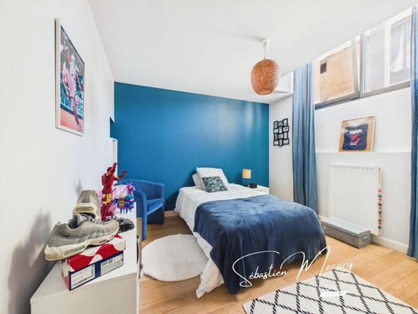 Maison en pierre avec piscine et dépendances