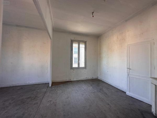 Appartement à rénover à vendre à Bordeaux en Gironde (33000), ref : 022/1181   
Barrière Saint Médard