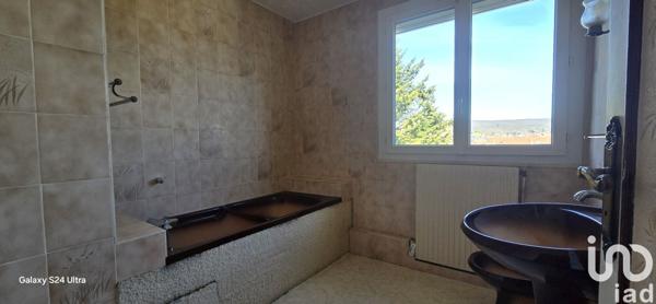 Appartement 3 pièces de 102 m² à Saint-Amand-Montrond (18200)